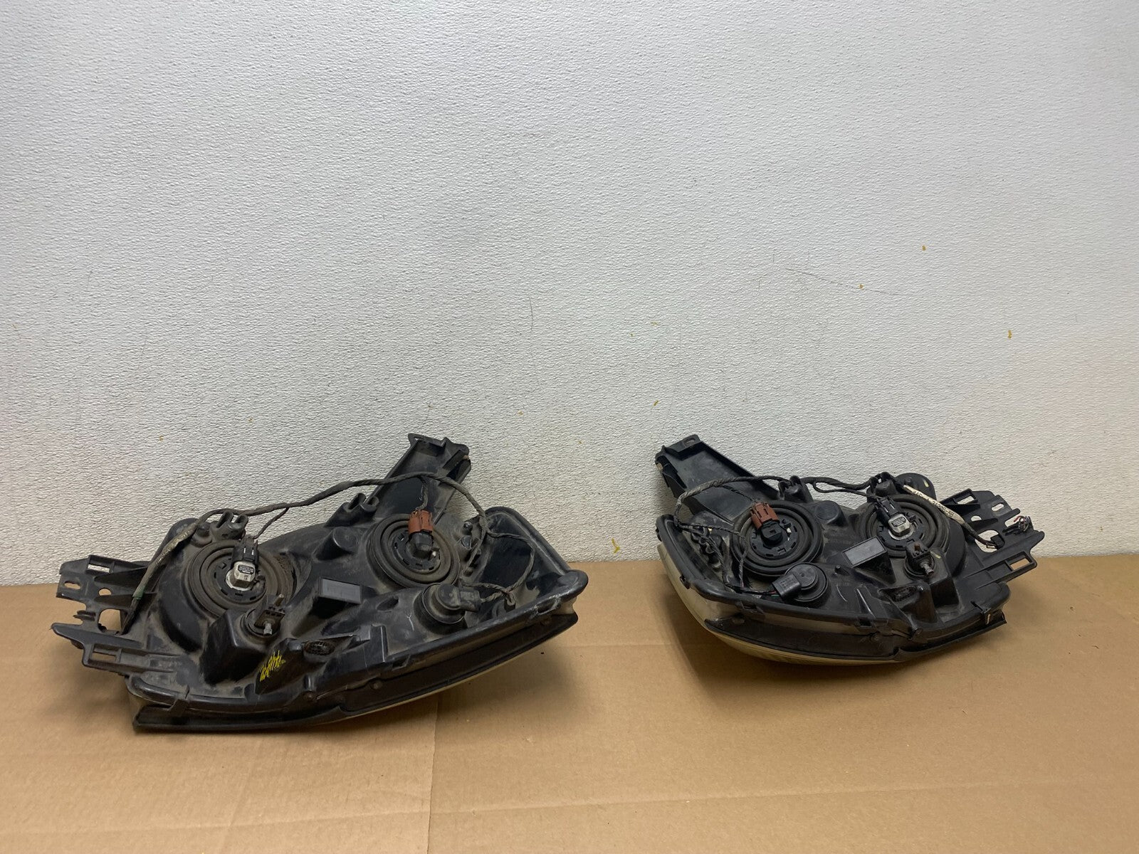 2004 to 2007 Nissan Armada Left+Right Side Set Headlights Oem M4613 DW15