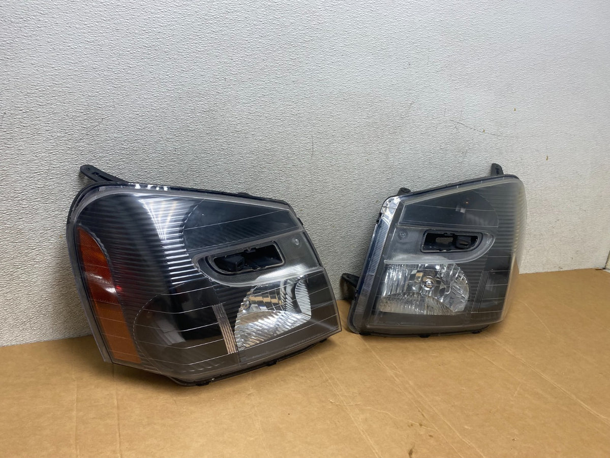 2005 to 2009 Chevrolet Equinox Left+Right Set Halogen Headlights T1148 DW2