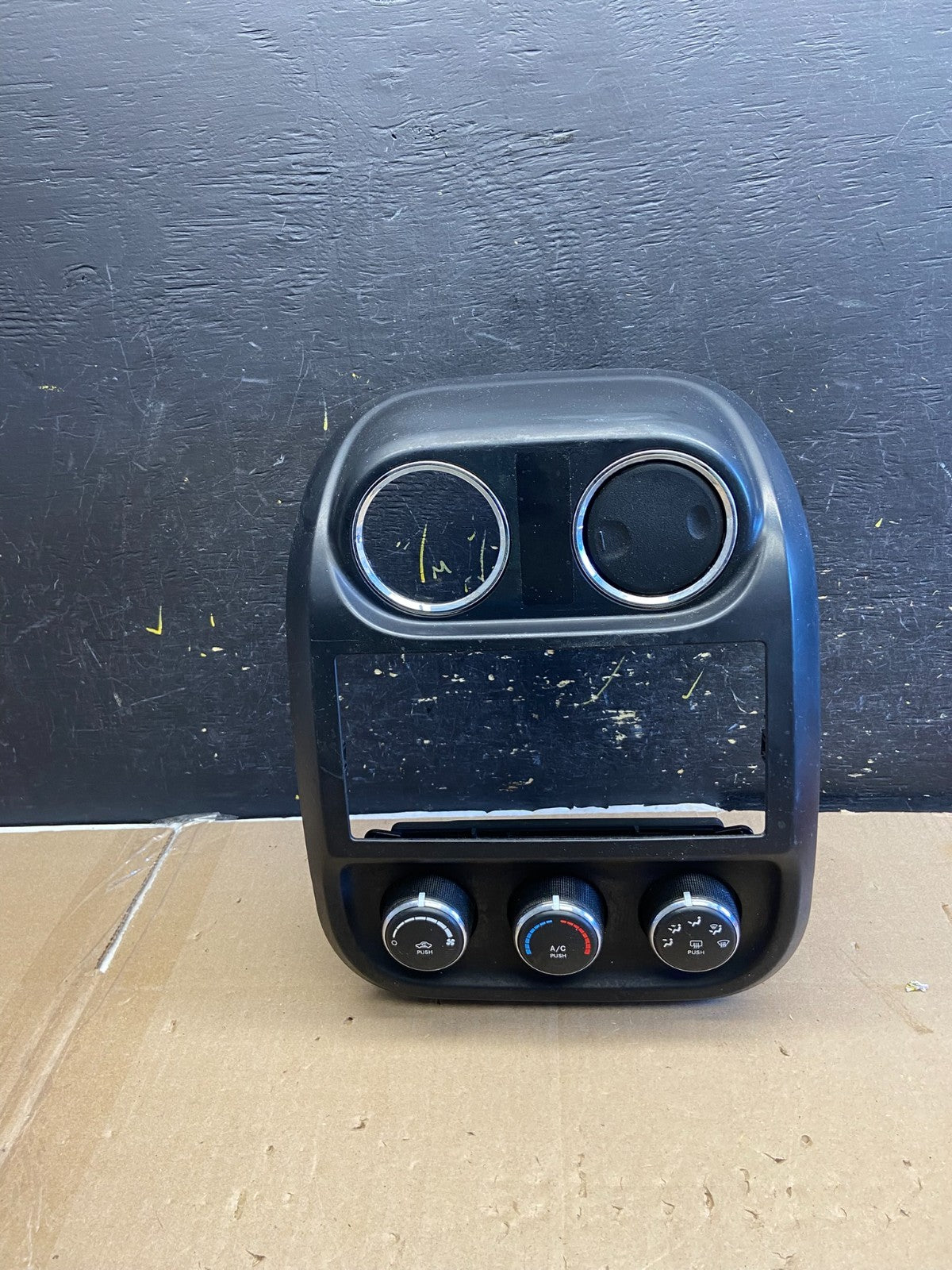 2011 to 2017 Jeep Compass Dash Climate Temperature Control Radio Bezel AB1971 DG0