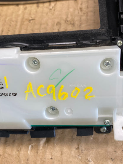2007 to 2010 Infiniti G35 G37 Radio Player Climate Control Panel Bezel AC9602 DG6