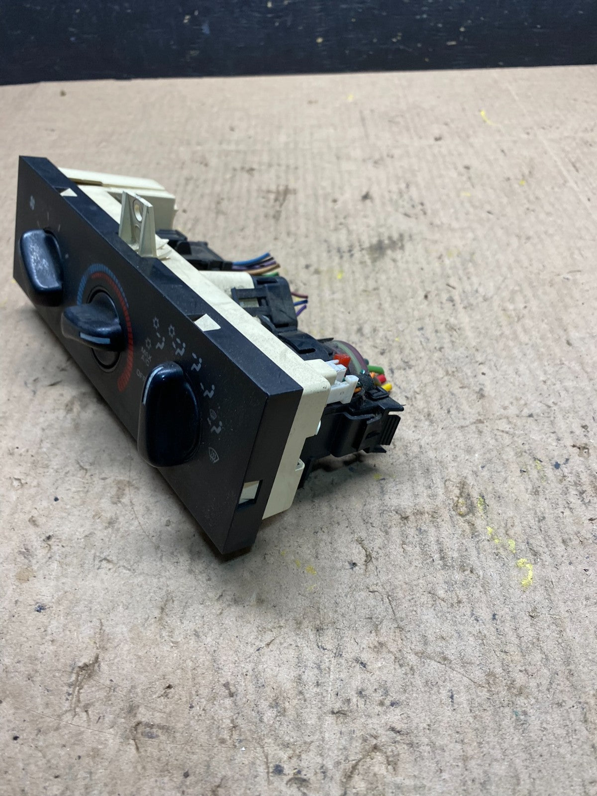 1998 - 2001 Dodge Ram Van 1500 2500 3500 Climate Control Heat AC Heater R8442 DG2