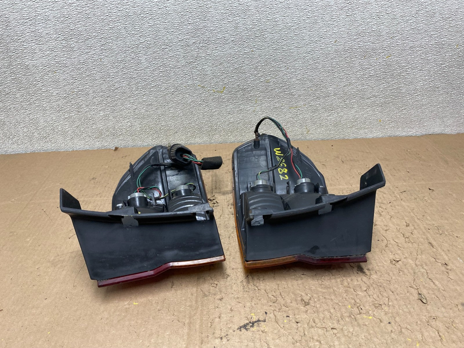 2002 2003 2004 Honda Odyssey Left+Right Side Tail Lights W2682 DW6