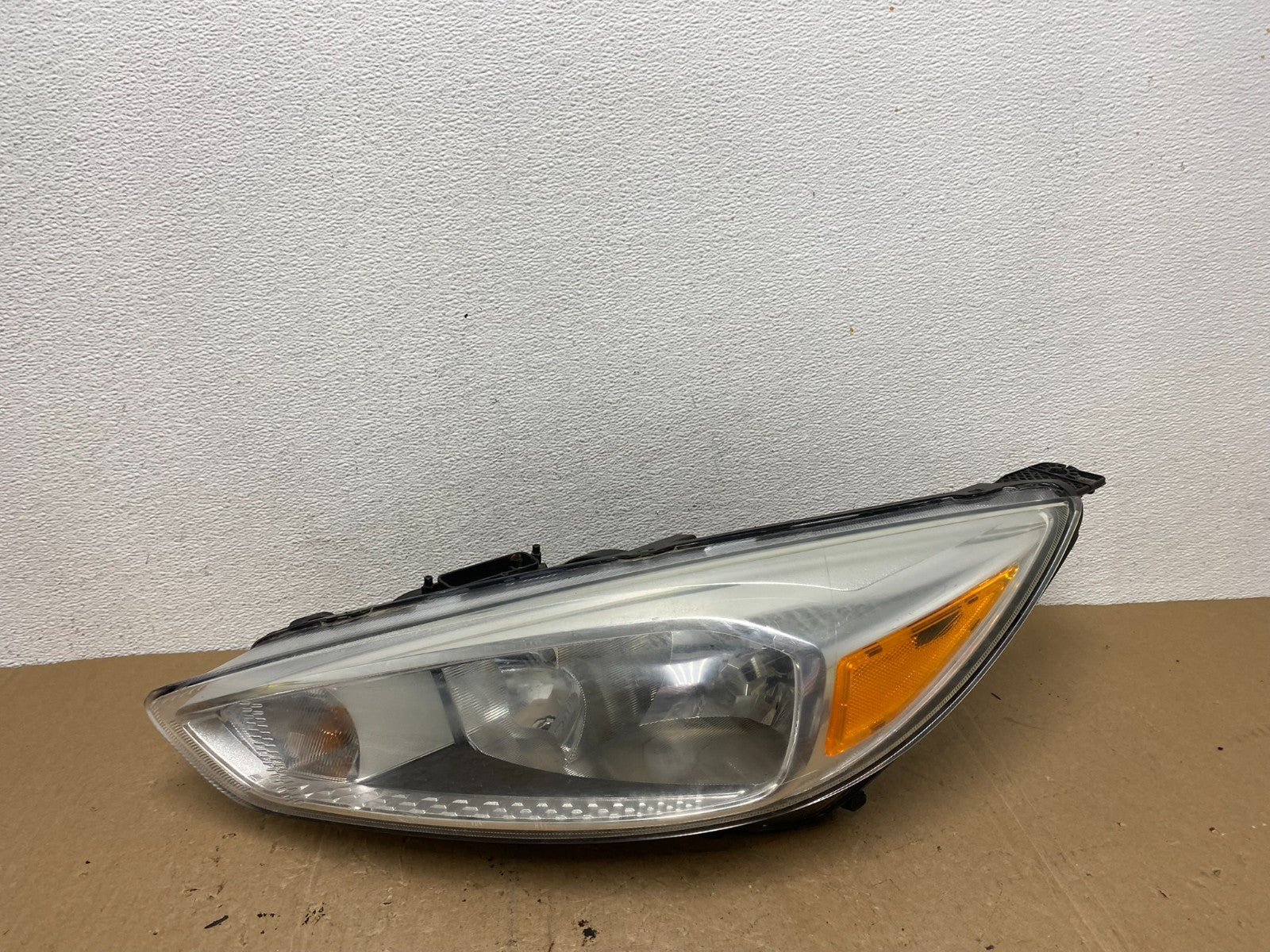 2015 to 2018 Ford Focus Left Driver LH Side Headlight AC5826 DW0