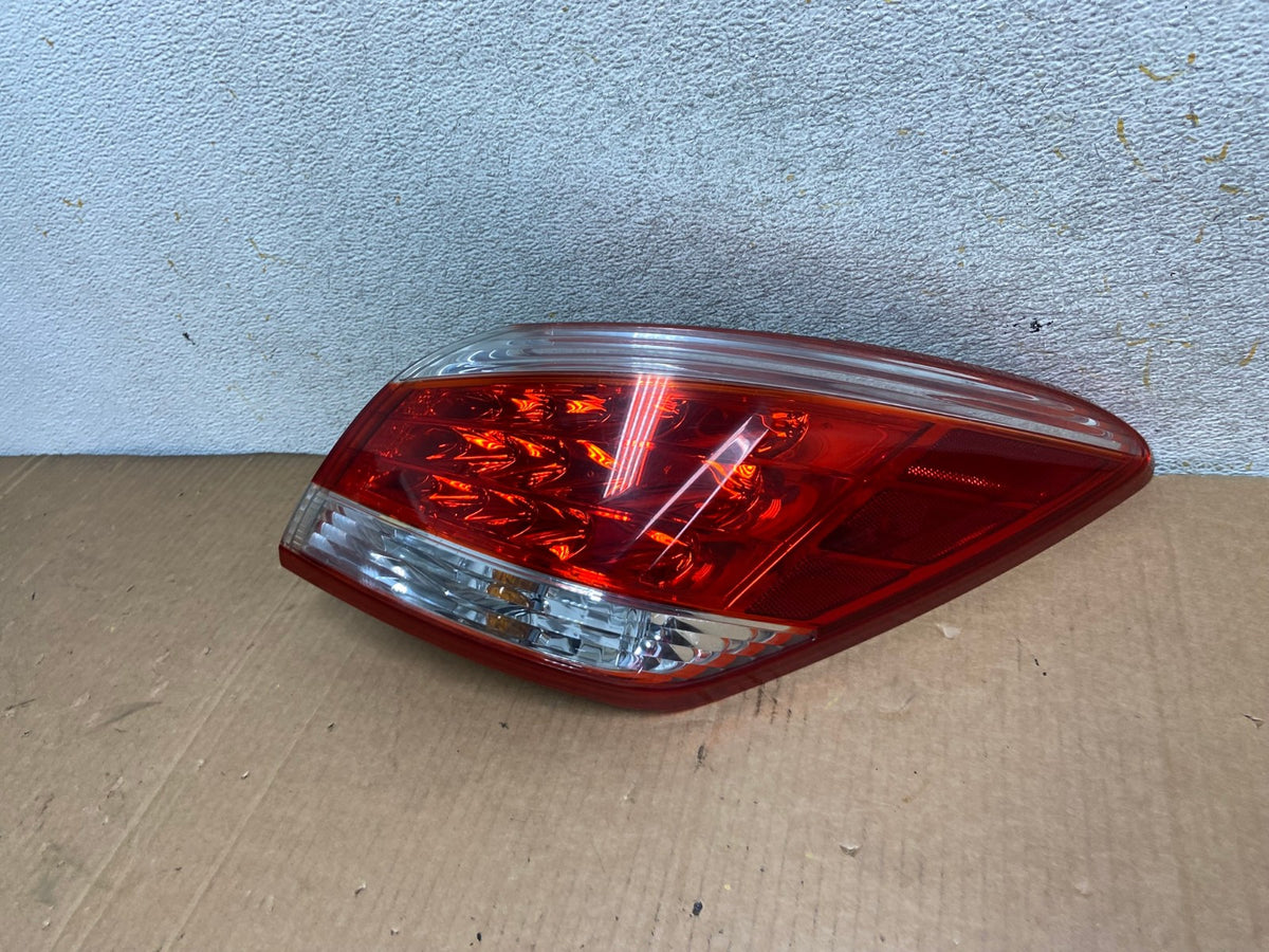 2011 - 2014 Nissan Murano Right Passenger Side RH Tail Light AI8426 LK1