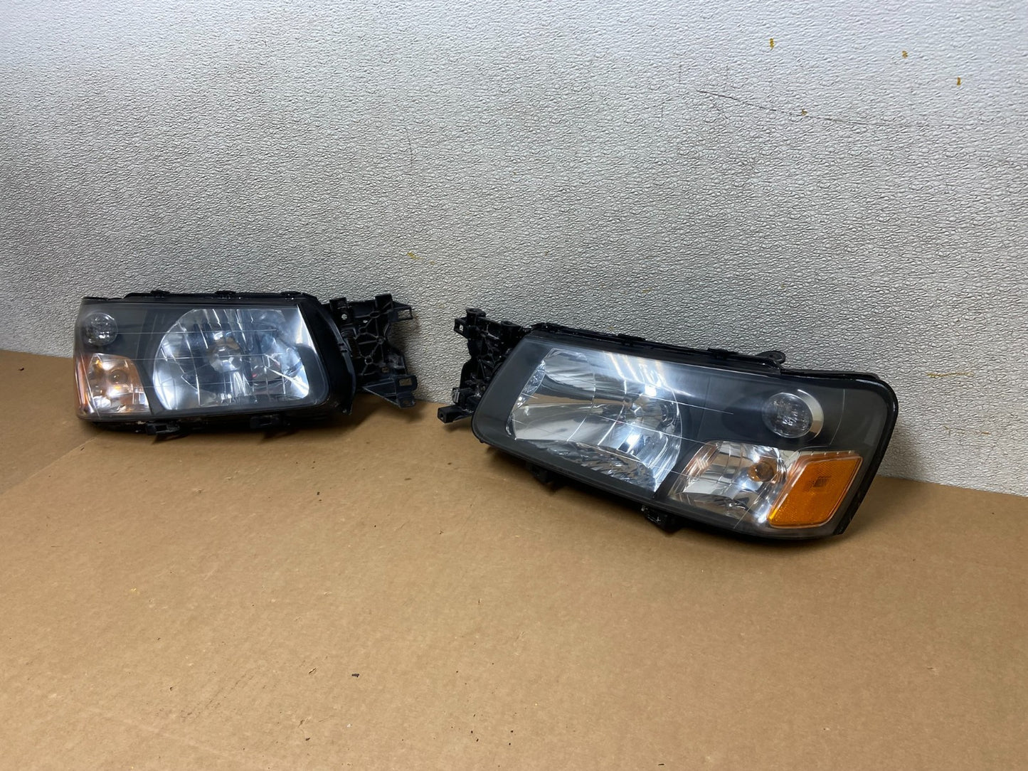 2003 2004 Subaru Forester Left+Right Headlights Halogen Z6571 DW1