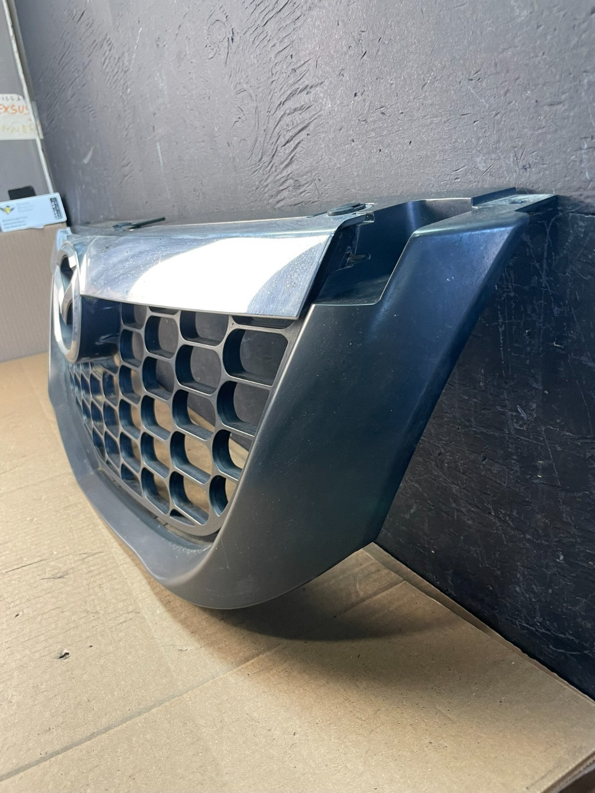 2008 - 2011 Mazda Tribute Front Upper Grille Grill Oem ac2339 DG1