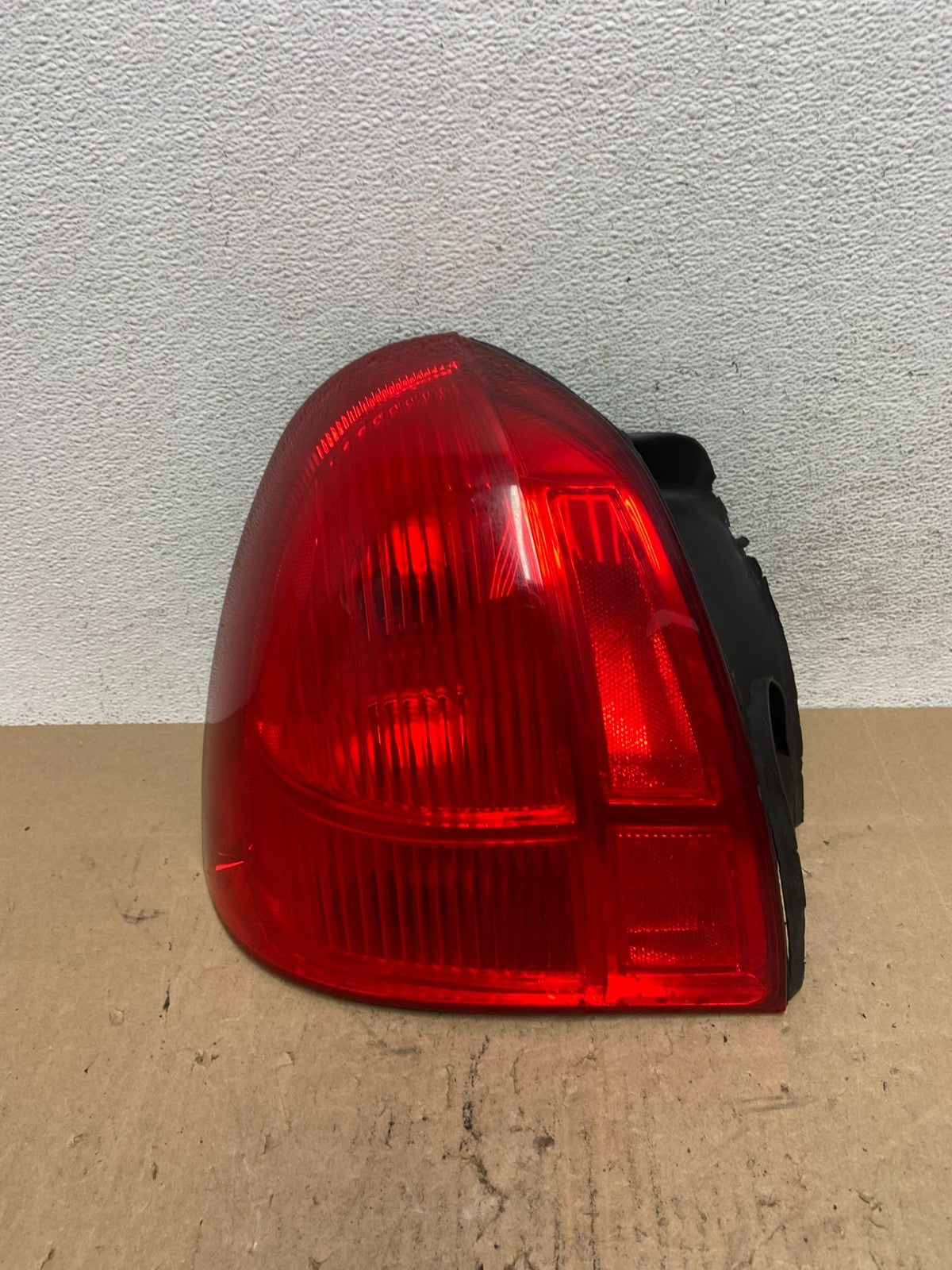 2003 to 2011 Lincoln Town Car Left Driver Lh Side Tail Light AE6533 LK0