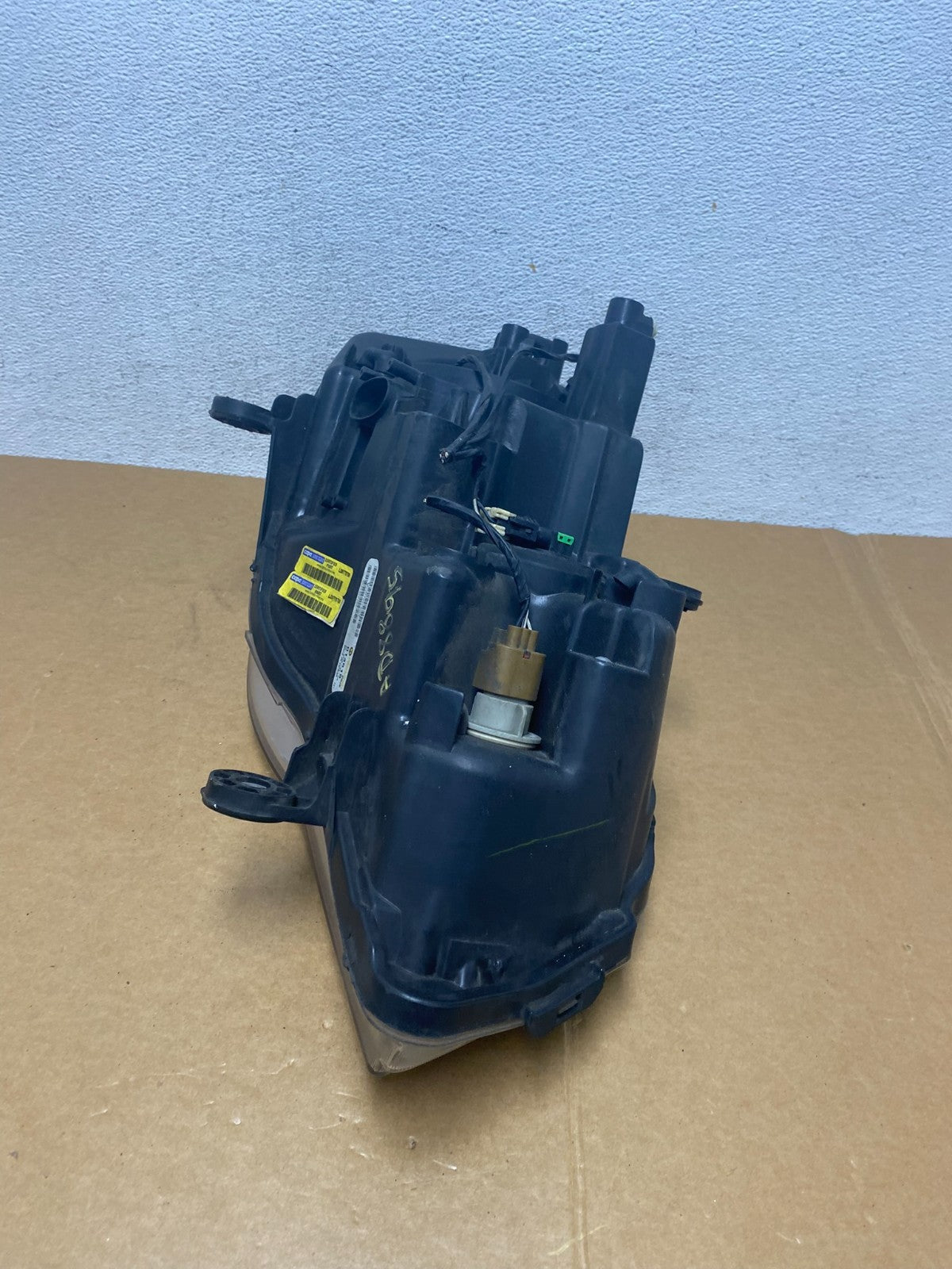 2008 to 2016 Chrysler Town and Country Left Driver Lh Side Headlight AD8895 DW6