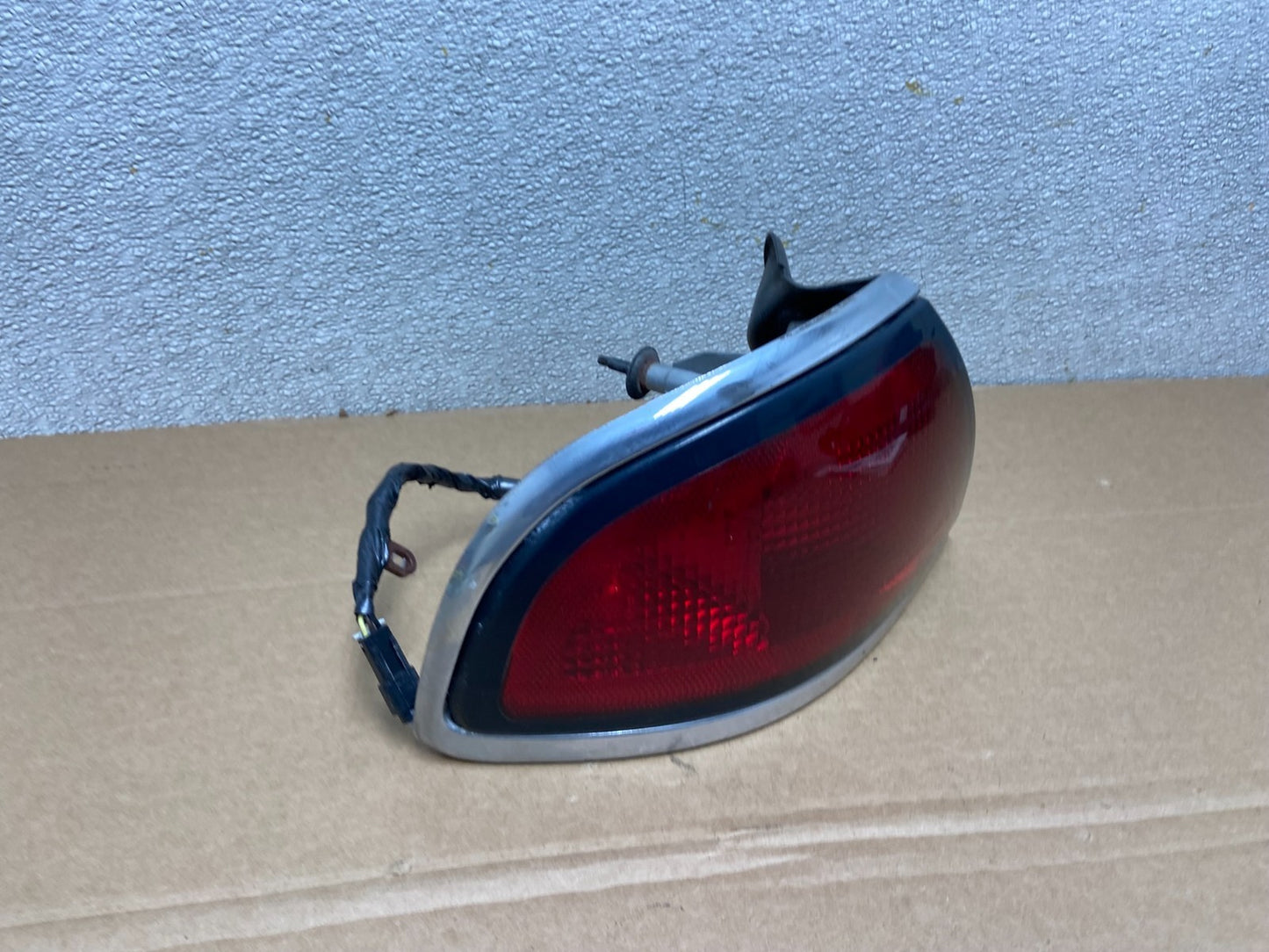 1997 - 1999 Buick Lesabre Left Driver Lh Side Tail Light Oem AB3446 LK2