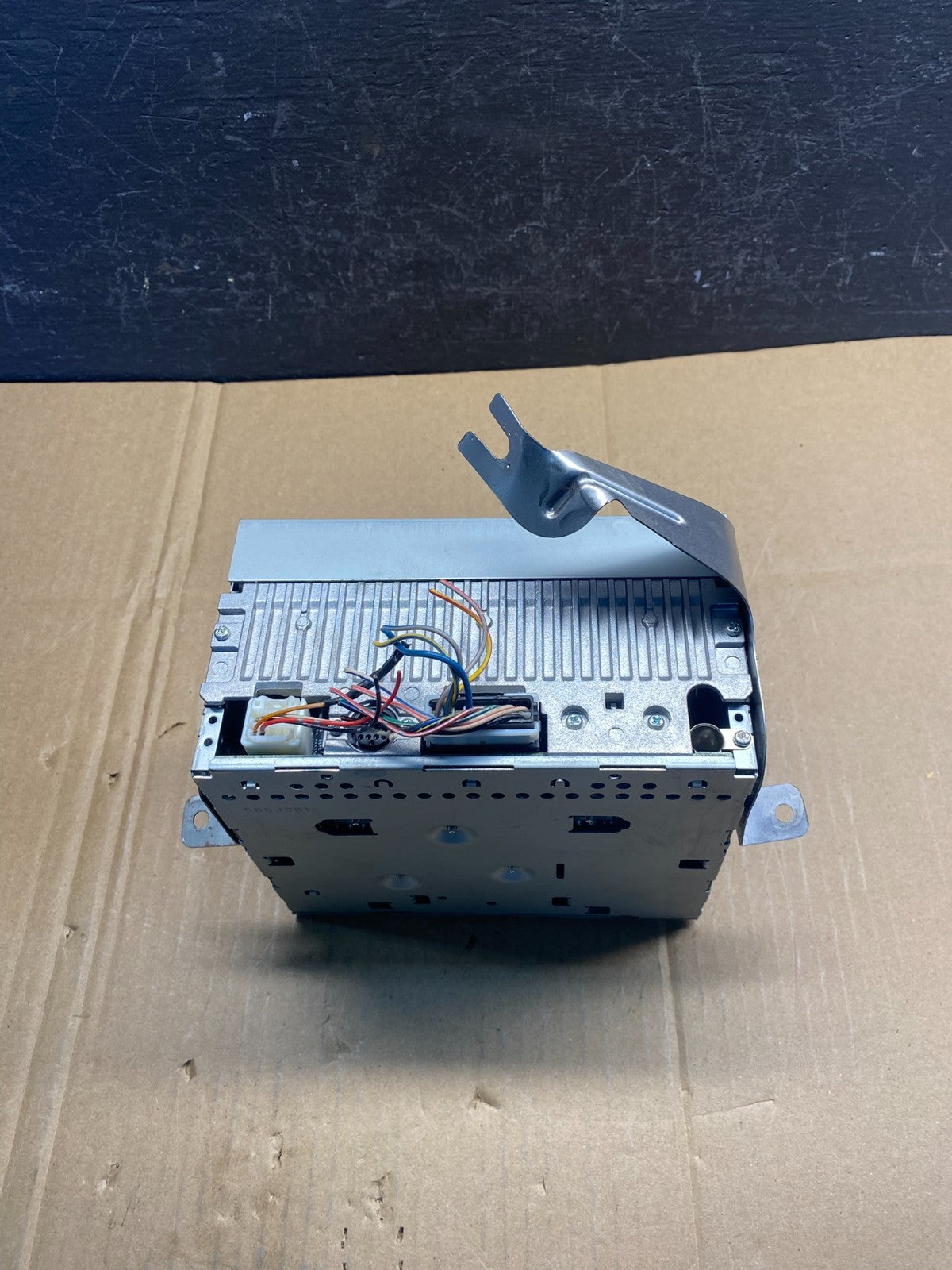 2006-2011 Mitsubishi Endeavor AM/FM/CD/MP3 Radio Head Unit Receiver AD1682 DG5