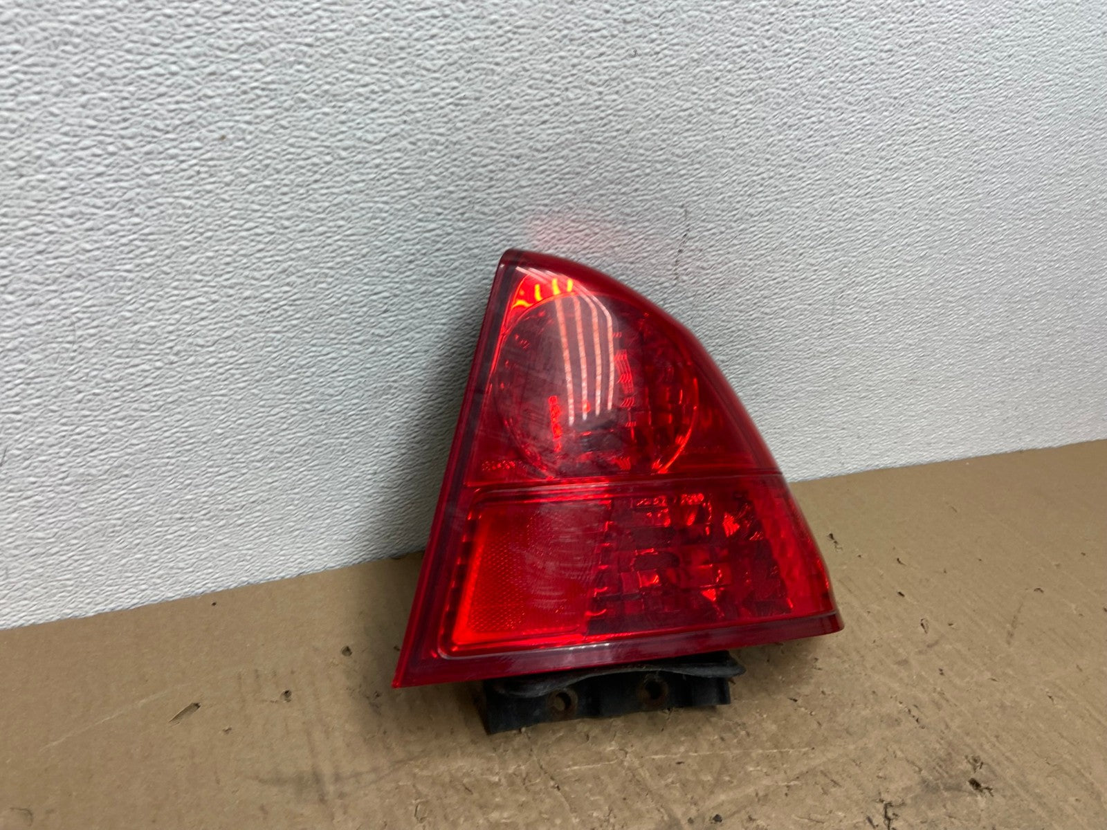 2003 2004 2005 Honda Civic Sedan Right Passenger Side Tail Light AC0130 LK2