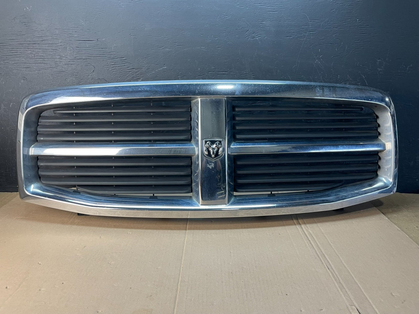 2004 to 2006 Dodge Durango Front Upper Chrome Grill Grille AD8355 DG0