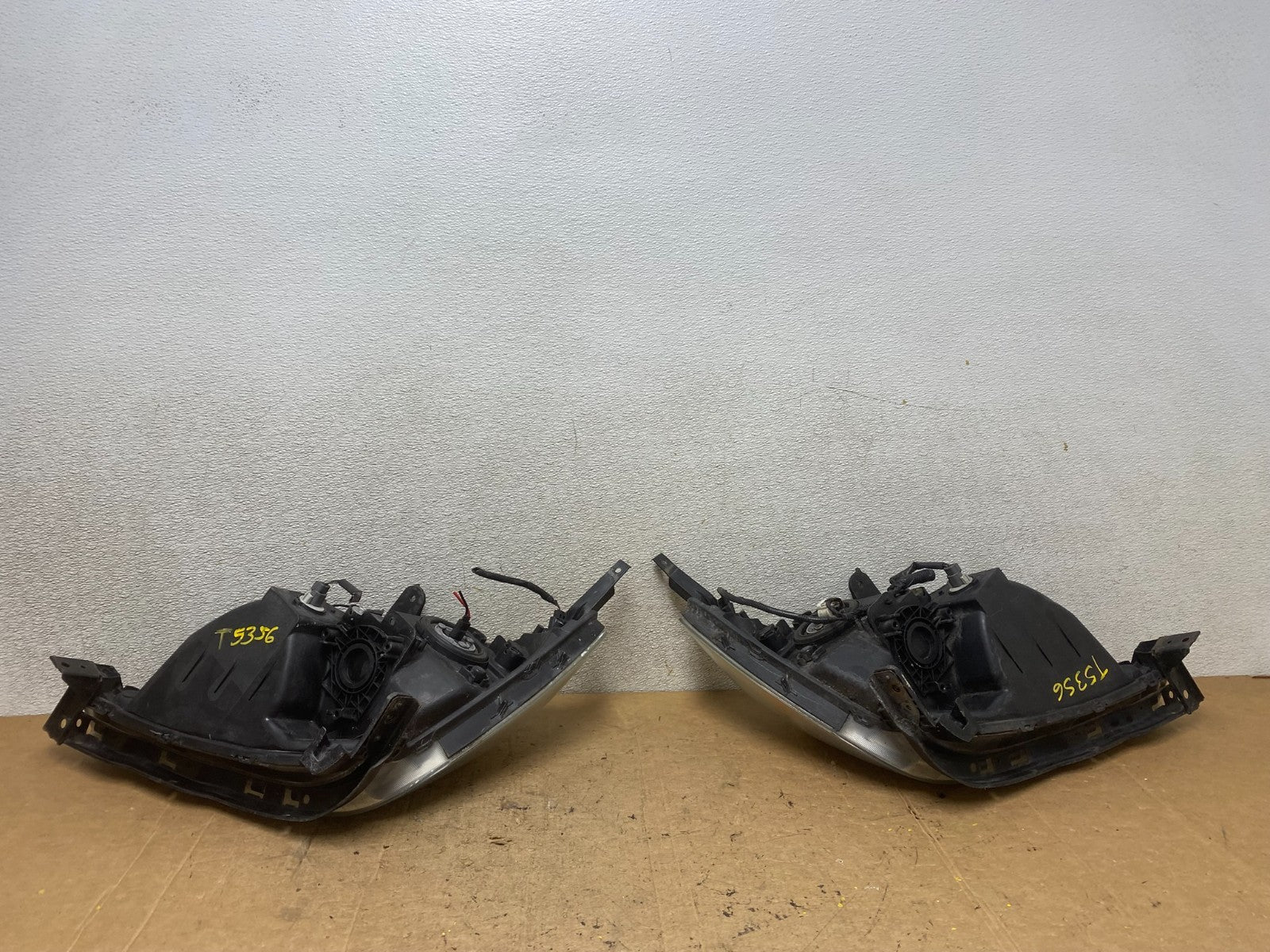 2005 2006 2007 Honda Odyssey Left+Right Set Halogen Headlights T5356 DW12