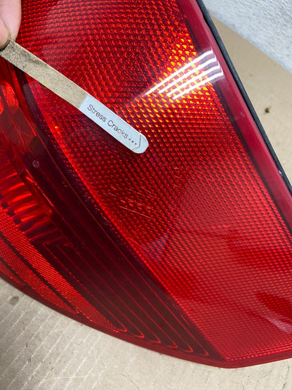 2004-2005 Toyota Sienna Right Passenger Rh Side Tail Light AG6556 LK4