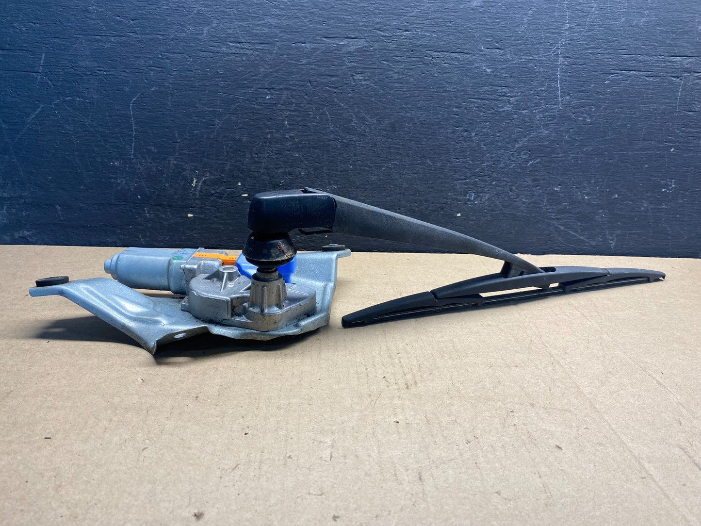 2010 to 2014 Subaru Outback Rear Windshield Wiper Motor AE73893