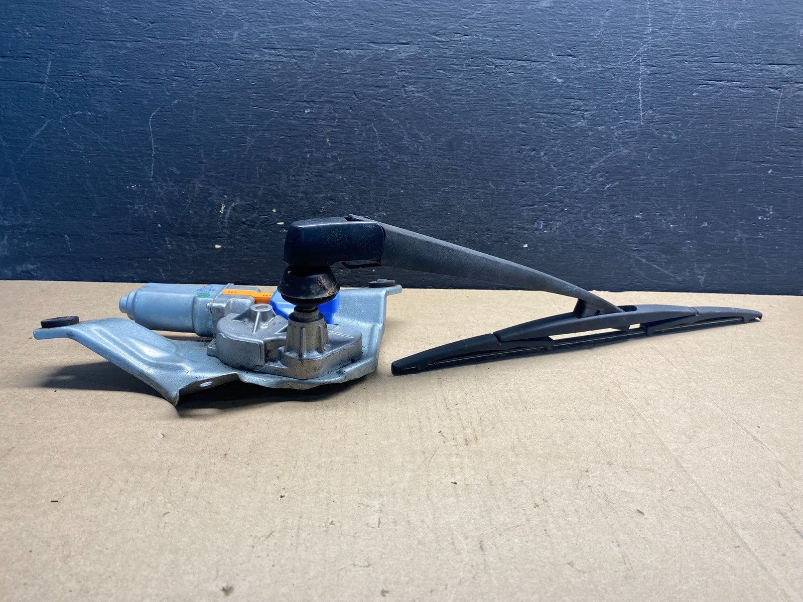 2010 to 2014 Subaru Outback Rear Windshield Wiper Motor AE73893