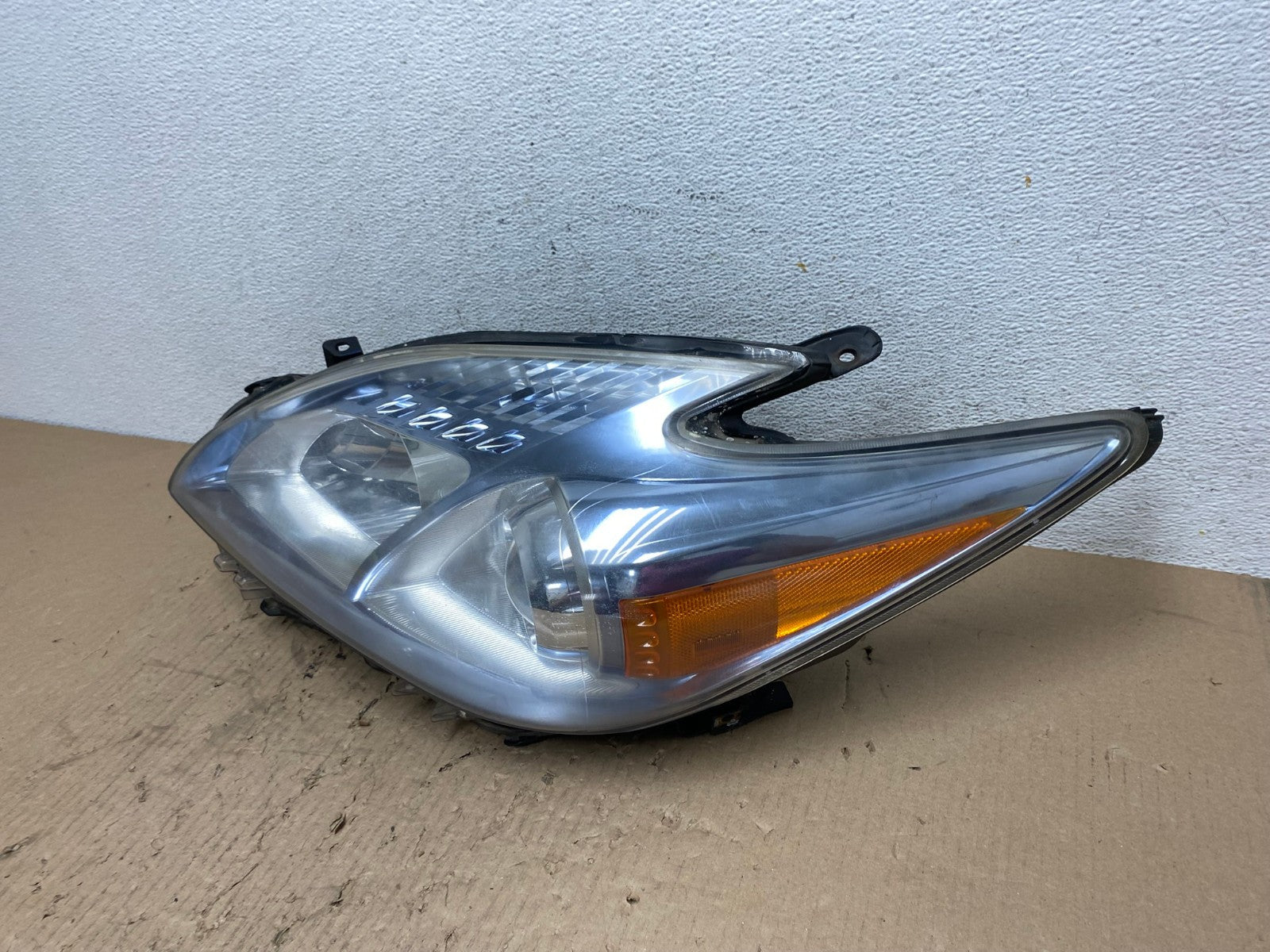 2010 - 2011 Toyota Prius Left Driver LH Halogen Headlight AE8872 LK1