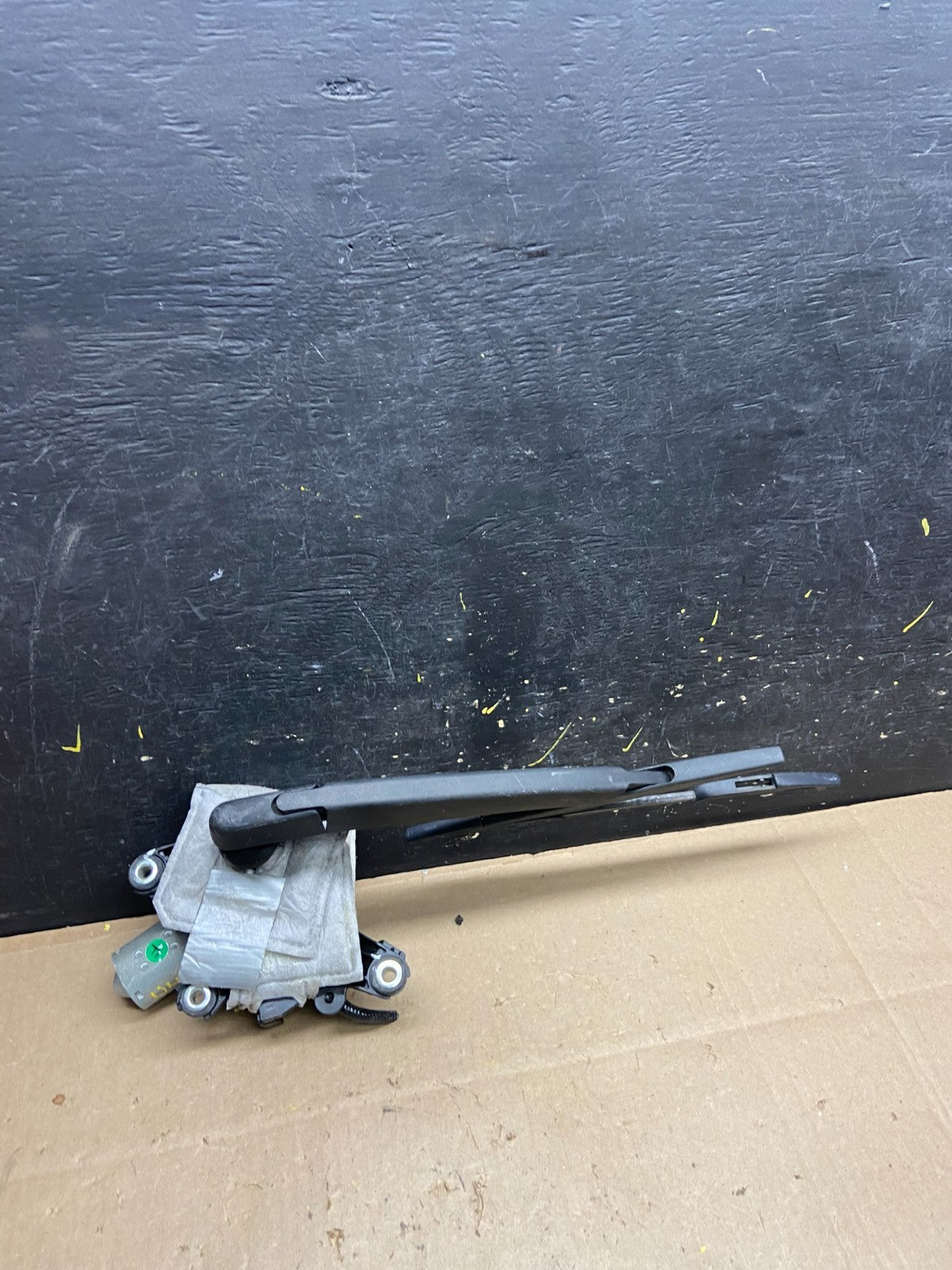 2013-2016 Nissan Pathfinder Back Door Rear Wiper Motor Wiper Blade u4738 DG0