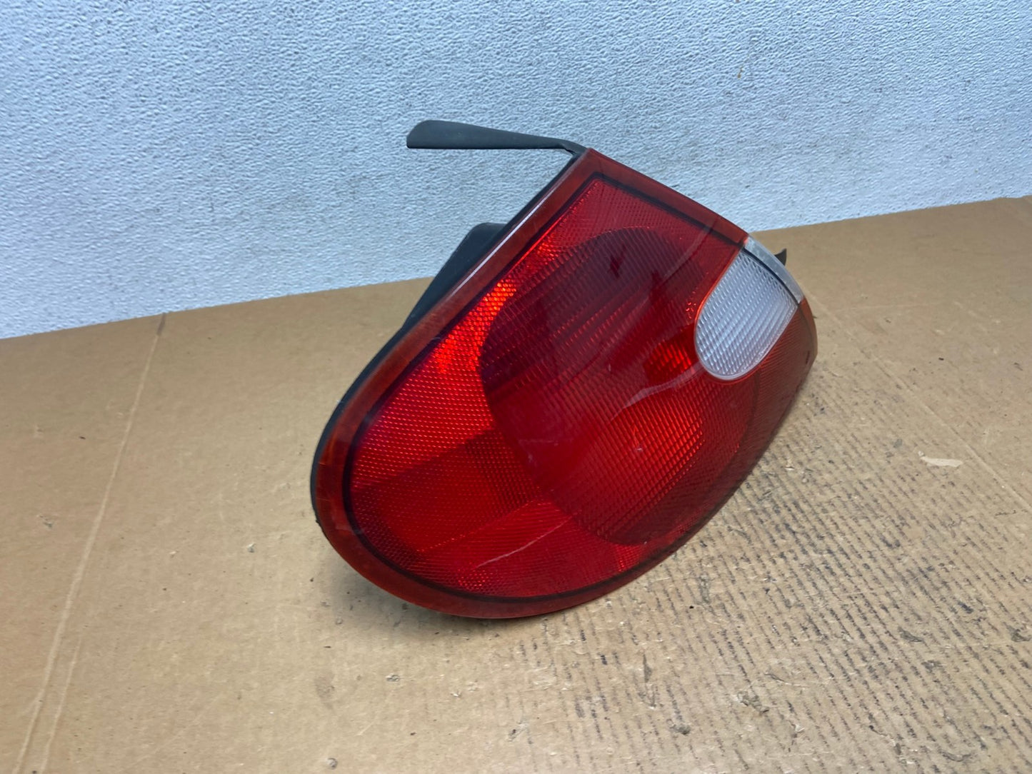 2000 2001 2002 Dodge Neon Left Driver LH Side Tail Light AE0224 LK2