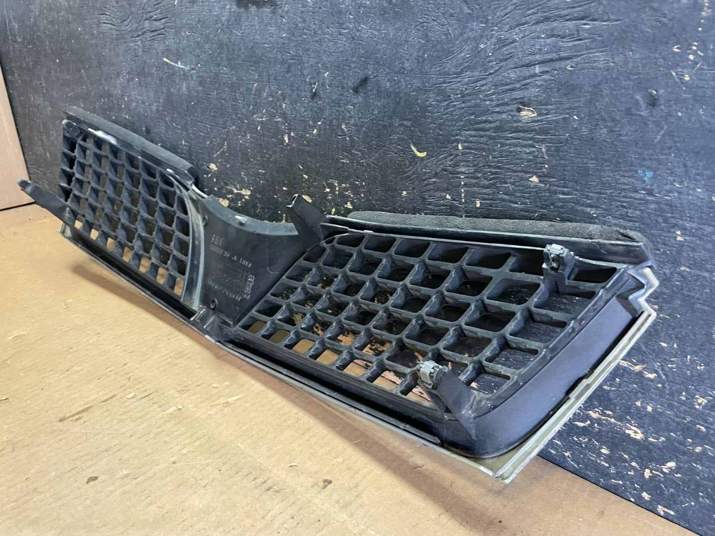 2002-2003 Mitsubishi Diamante Front Upper Grill Grille OEM AA22546