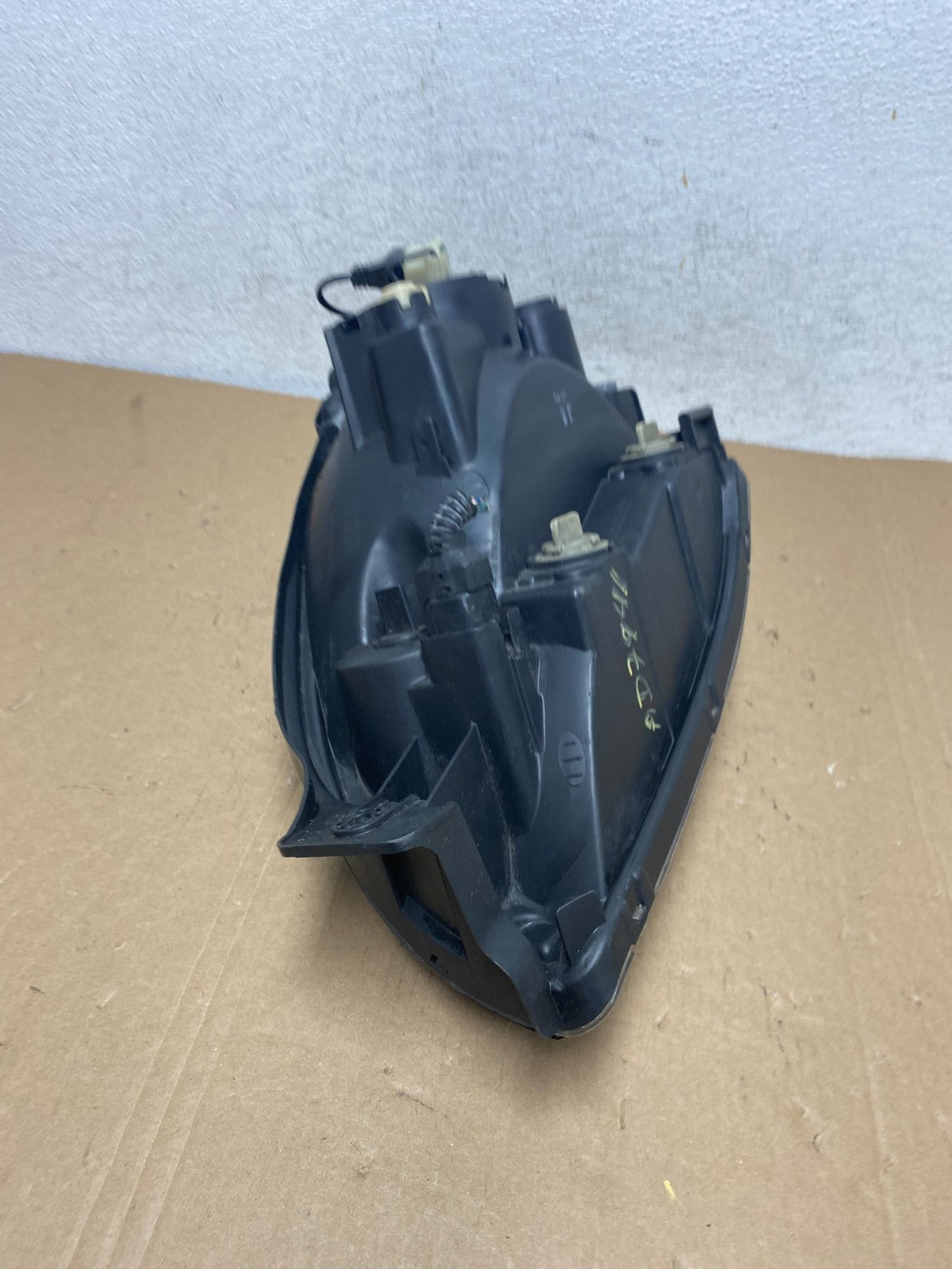 2005 to 2008 Hyundai Tucson Right Passenger Side Headlight AD7941 DW9