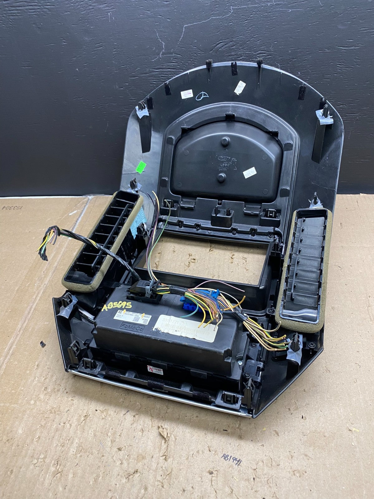 2007 - 2010 Ford Edge Heater Climate Control Radio Control Dash Bezel AB5695 DG4