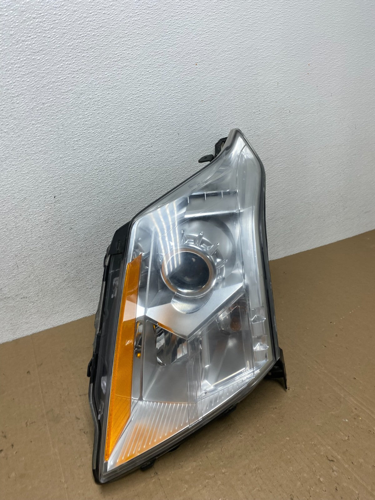 Halogen 2010 to 2016 Cadillac SRX Left Driver LH Side Headlight AC5727 DW2