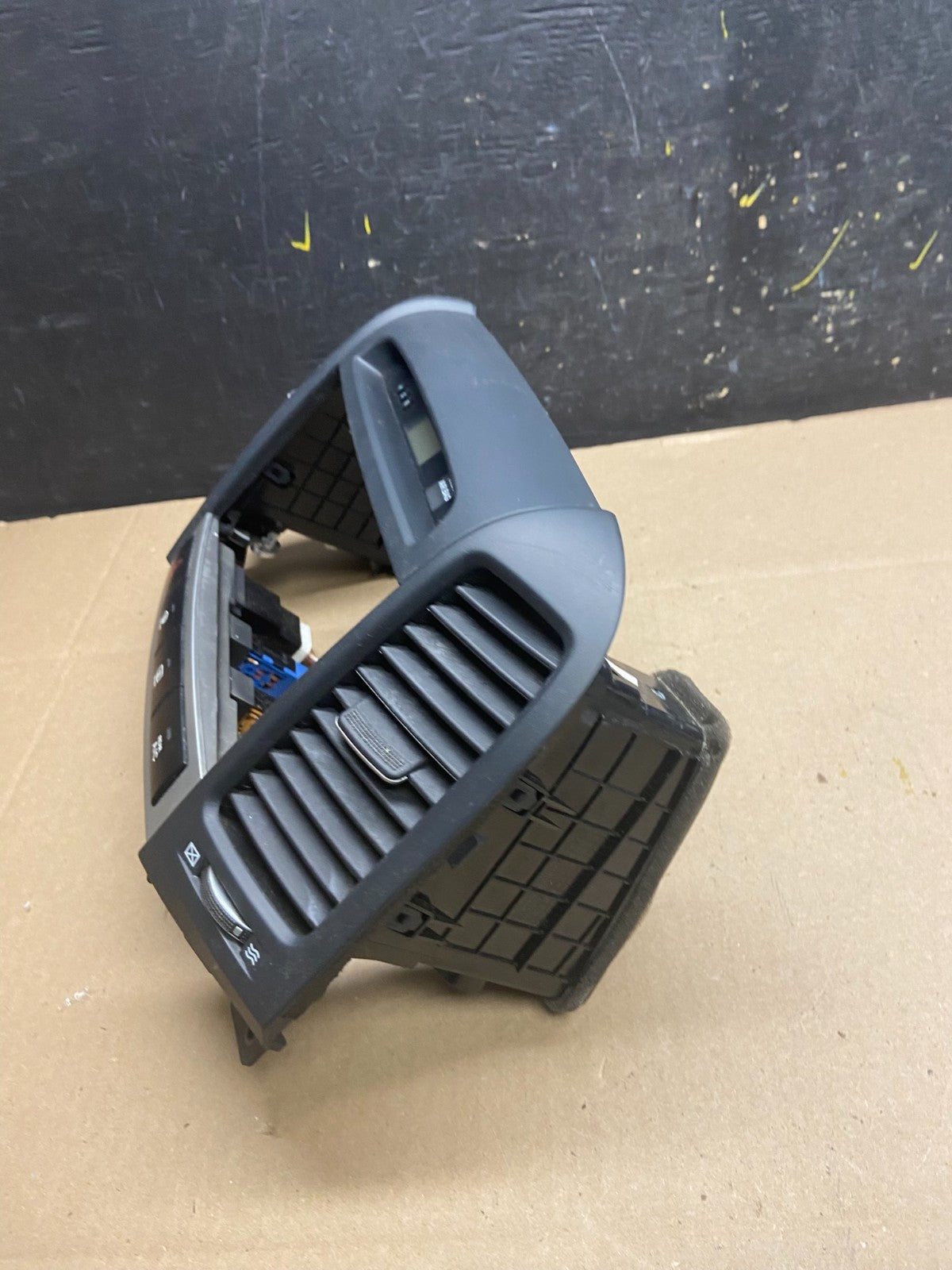 2007 to 2012 Hyundai Santa Fe Center Air Vent A/C Clock Bezel Trim T9125 DG2