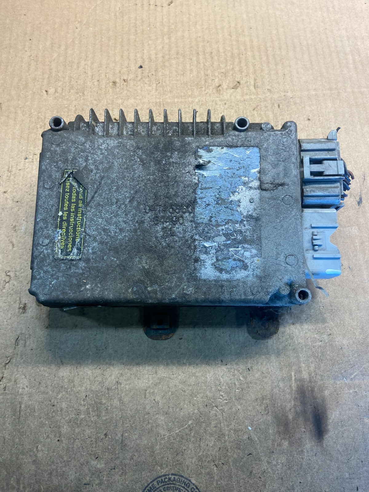 2001 Dodge Caravan Engine Computer Control ECM ECU p04727040aa Z8612 DG0