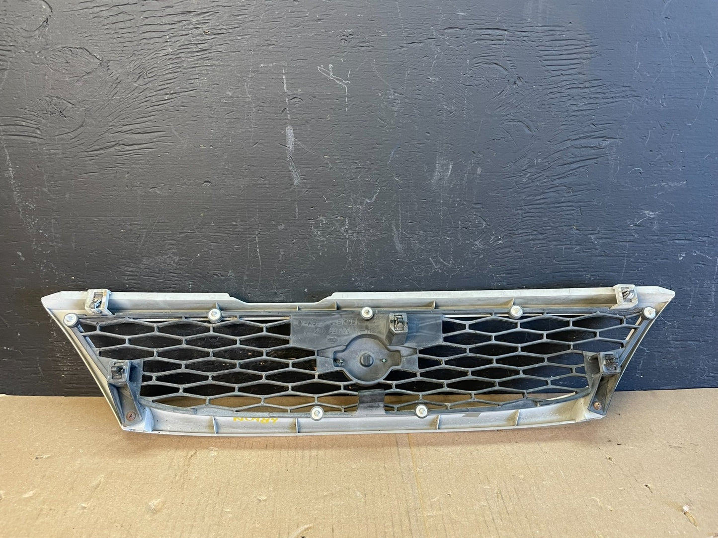 1998 to 1999 Nissan Sentra Front Grille Grill 623108B725 AB78676