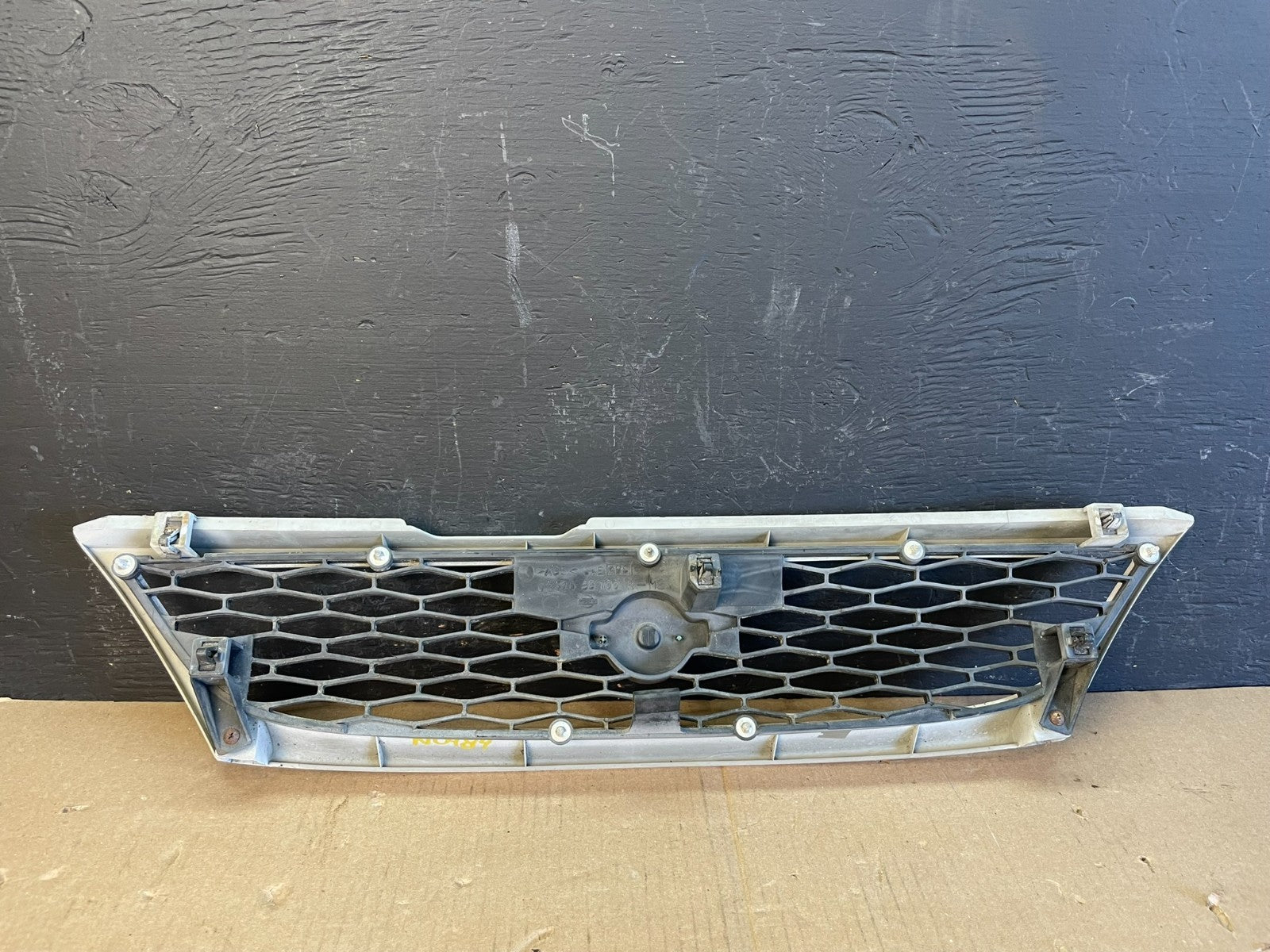 1998 to 1999 Nissan Sentra Front Grille Grill 623108B725 AB78676