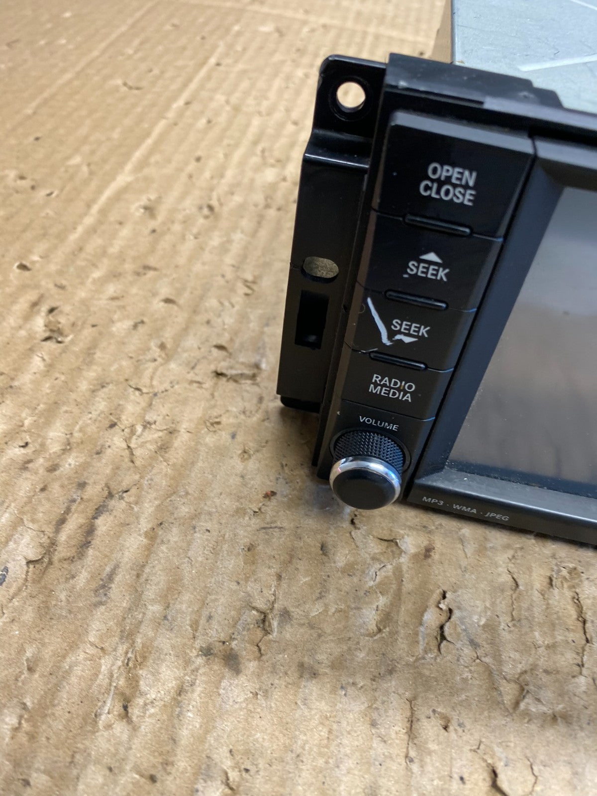 2007-2012 Chrysler Dodge Jeep Ram Radio CD MP3 AUX Receiver ad1935 DG1
