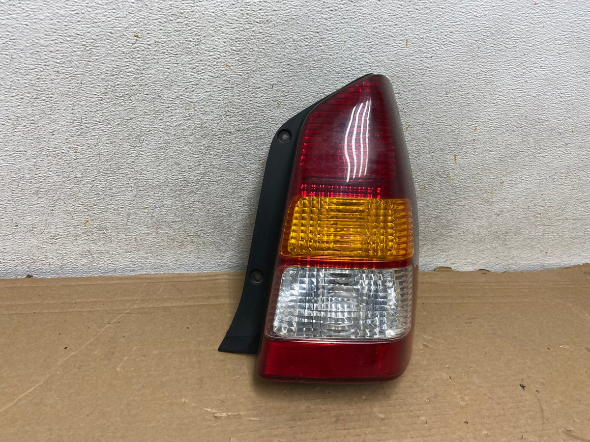 2001 2002 2003 2004 Mazda Tribute Right Passenger Rh Tail Light AH8359 LK1