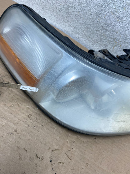 2005 to 2011 Lincoln Town Car Right Passenger Rh Side Headlight AI0897 DW4