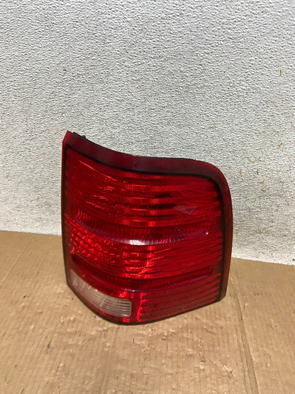 2002 to 2005 Ford Explorer Right Passenger Rh Side Tail light AI5860 LK0