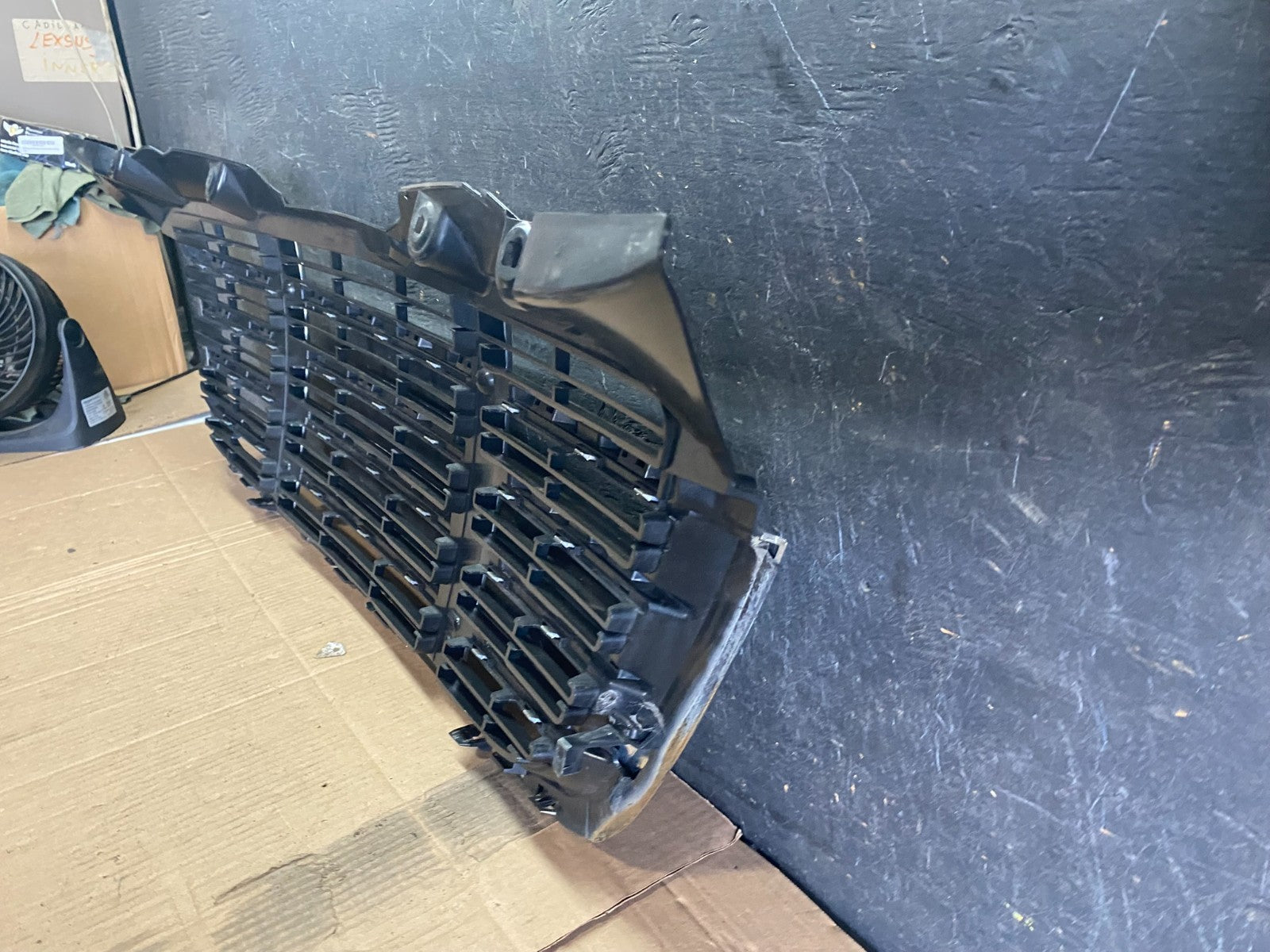 2009 to 2011 Freightliner Sprinter Front Upper Chrome Grill Grille Q0530 DG7