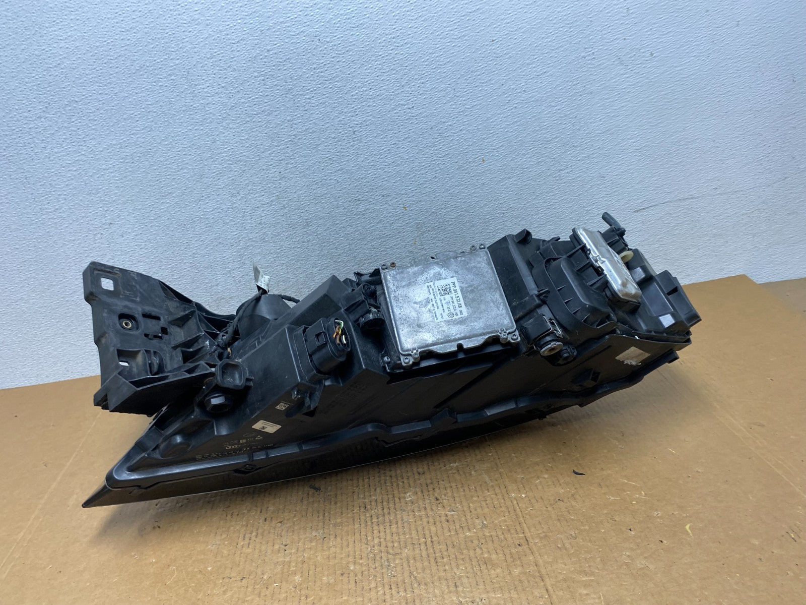 Complete! 2017 to 2019 Audi Q7 Left Driver Side Headlight AE12184