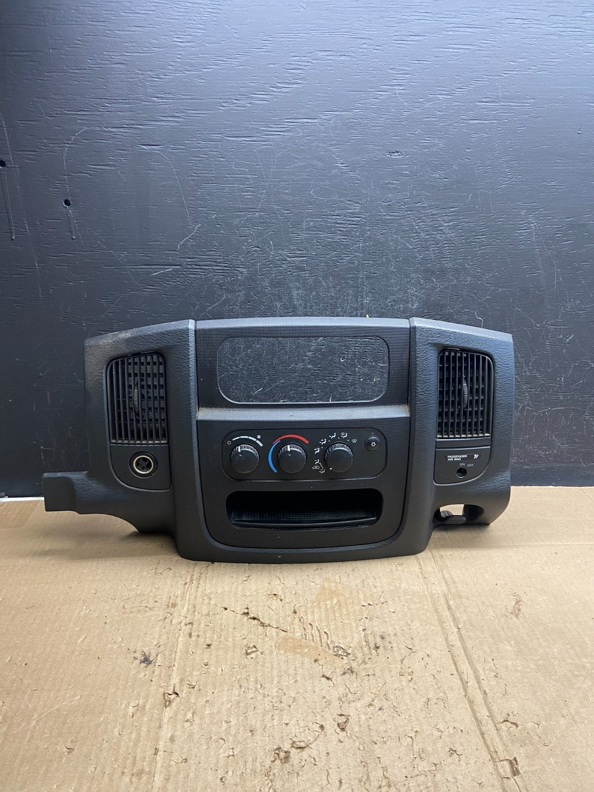 2002 to 2005 Dodge Ram Radio Climate Control Dash Air Vent Bezel Trim AE2073 DG0