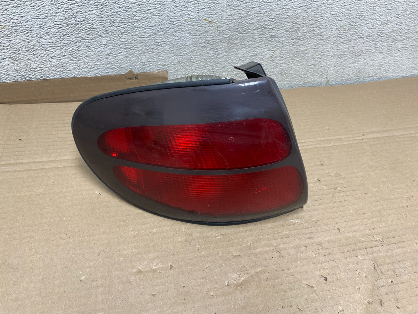 1998 - 1999 Ford Taurus Wagon Sedan Left Driver Side Tail Light U0746 DW0