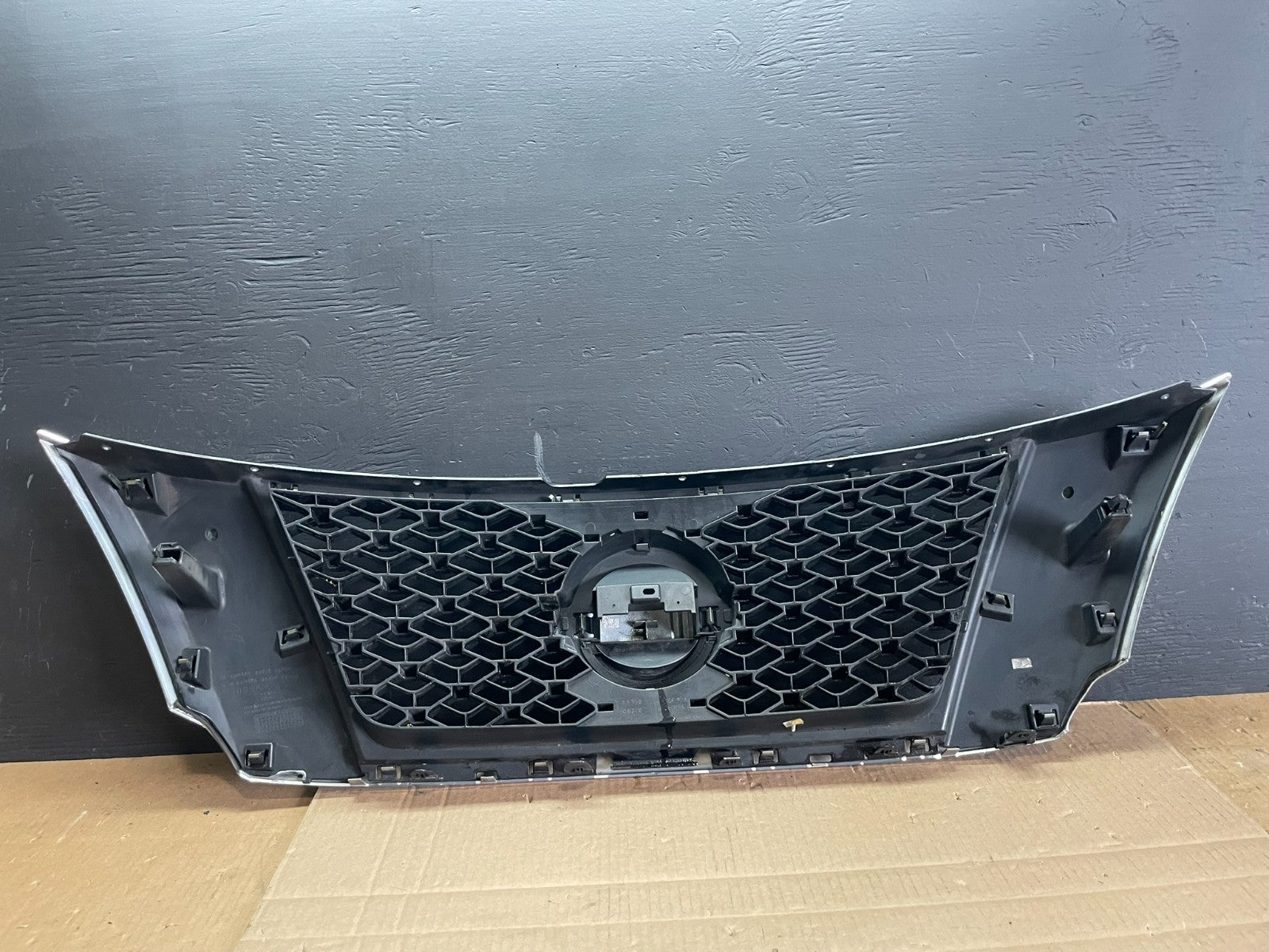 2013 to 2016 Pathfinder  Front Upper Chrome Grill Grille OEM AB7618 DG4