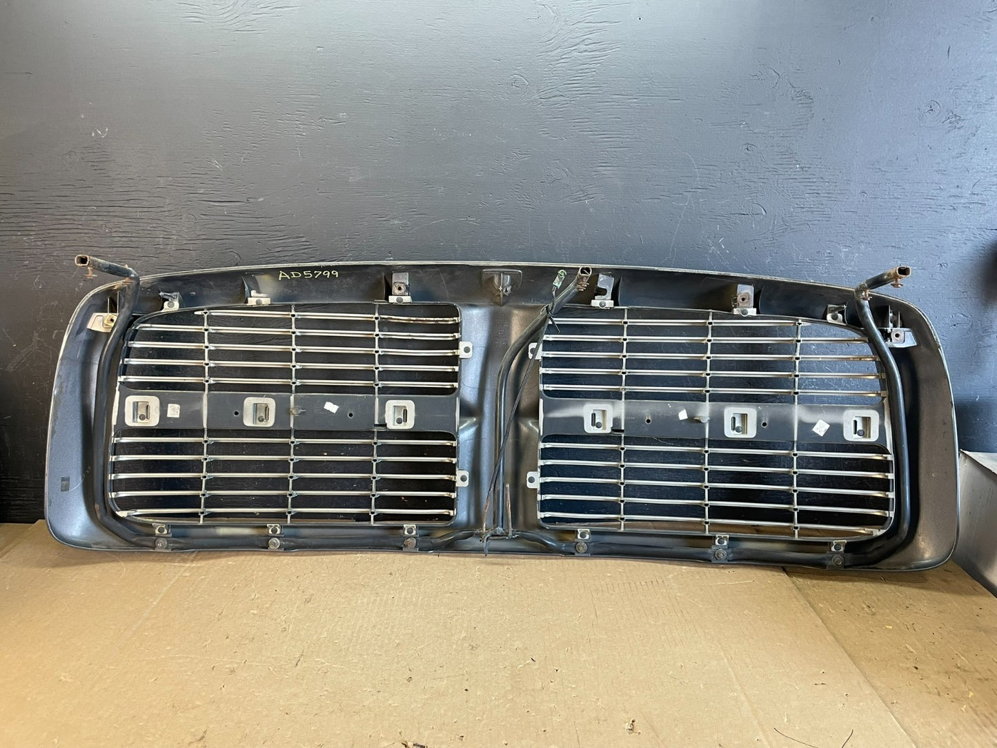 2002 2003 2004 2005 Dodge Ram 1500  Upper Front Grill Grille AD5799 DG5