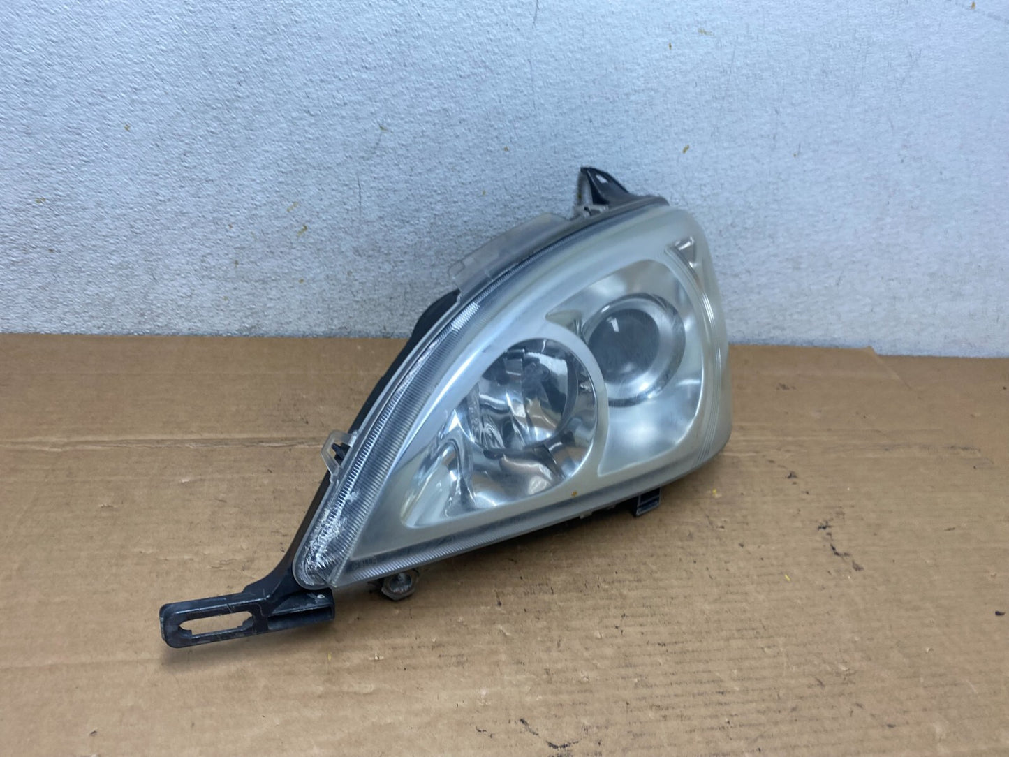 2002 - 2005 Mercedes ML ML350 ML500 Left Driver LH  Halogen Headlight M6988 DW2