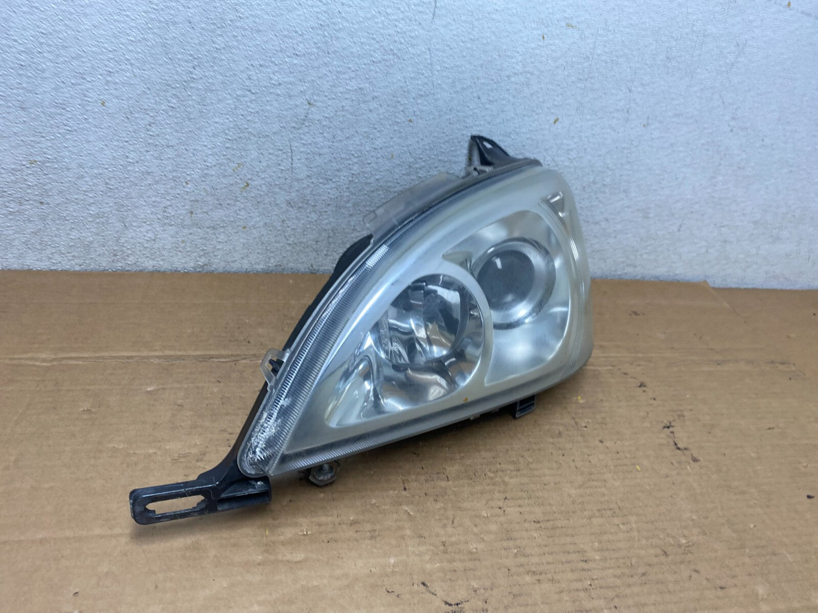2002 - 2005 Mercedes ML ML350 ML500 Left Driver LH  Halogen Headlight M6988 DW2