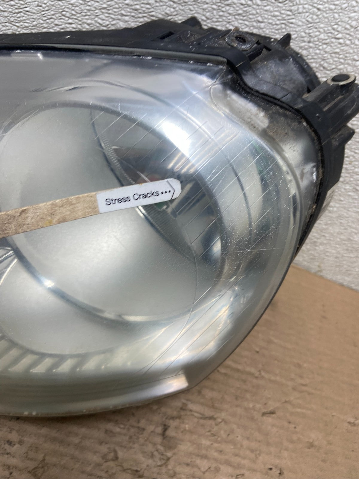 2005 to 2010 Volkswagen Jetta Left Driver LH Side Headlight Halogen AA9546 DW3