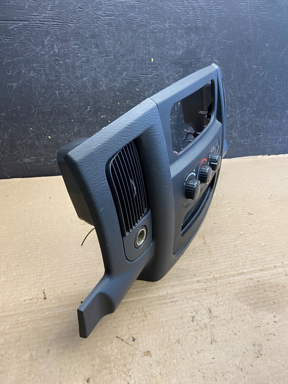 2002 to 2005 Dodge Ram Radio Climate Control Dash Air Vent Bezel Trim AH3782 DG1