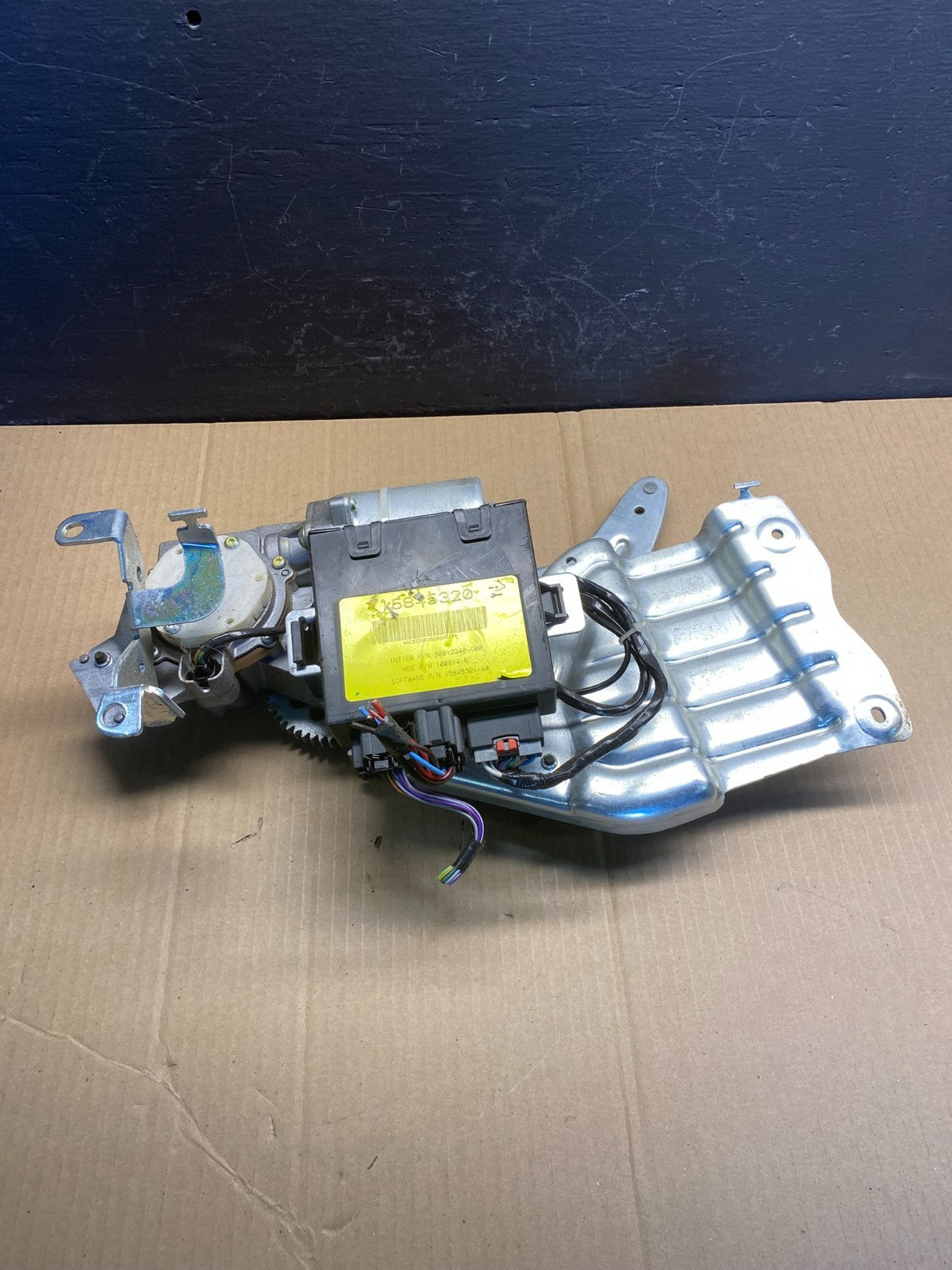 2006 Cadillac SRX Rear Gate Lid Motor Assembly W/ Auto Open Close  OEM AC0849 DG1