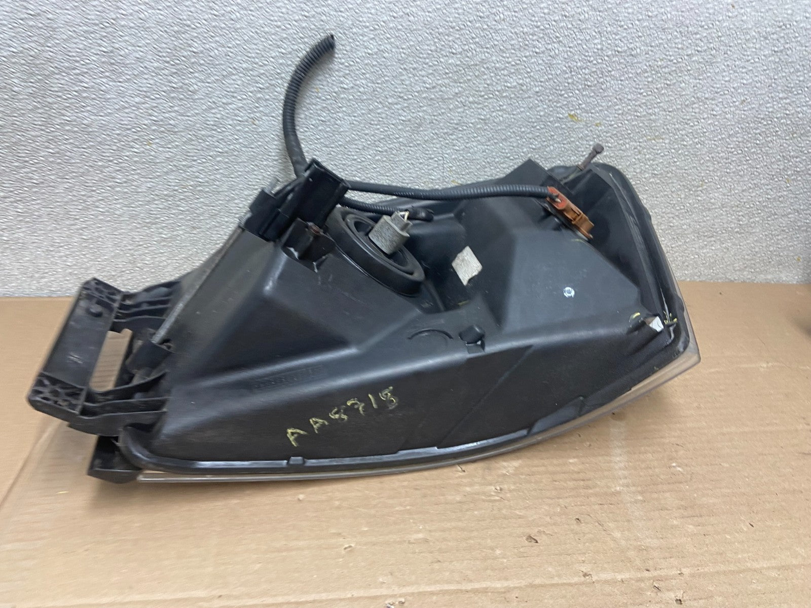 2006 to 2008 Dodge Ram 2500 Right Passenger Halogen Headlight AA8718 DW9