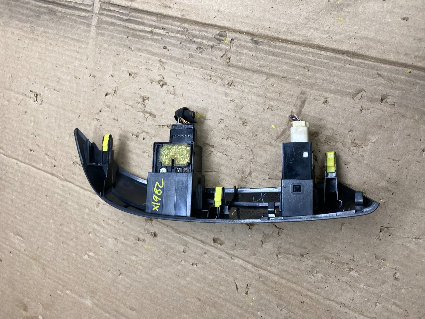 2004 to 2010 Toyota Sienna Left Side Climate Switches Bezel Trim OEM X1982 DG3