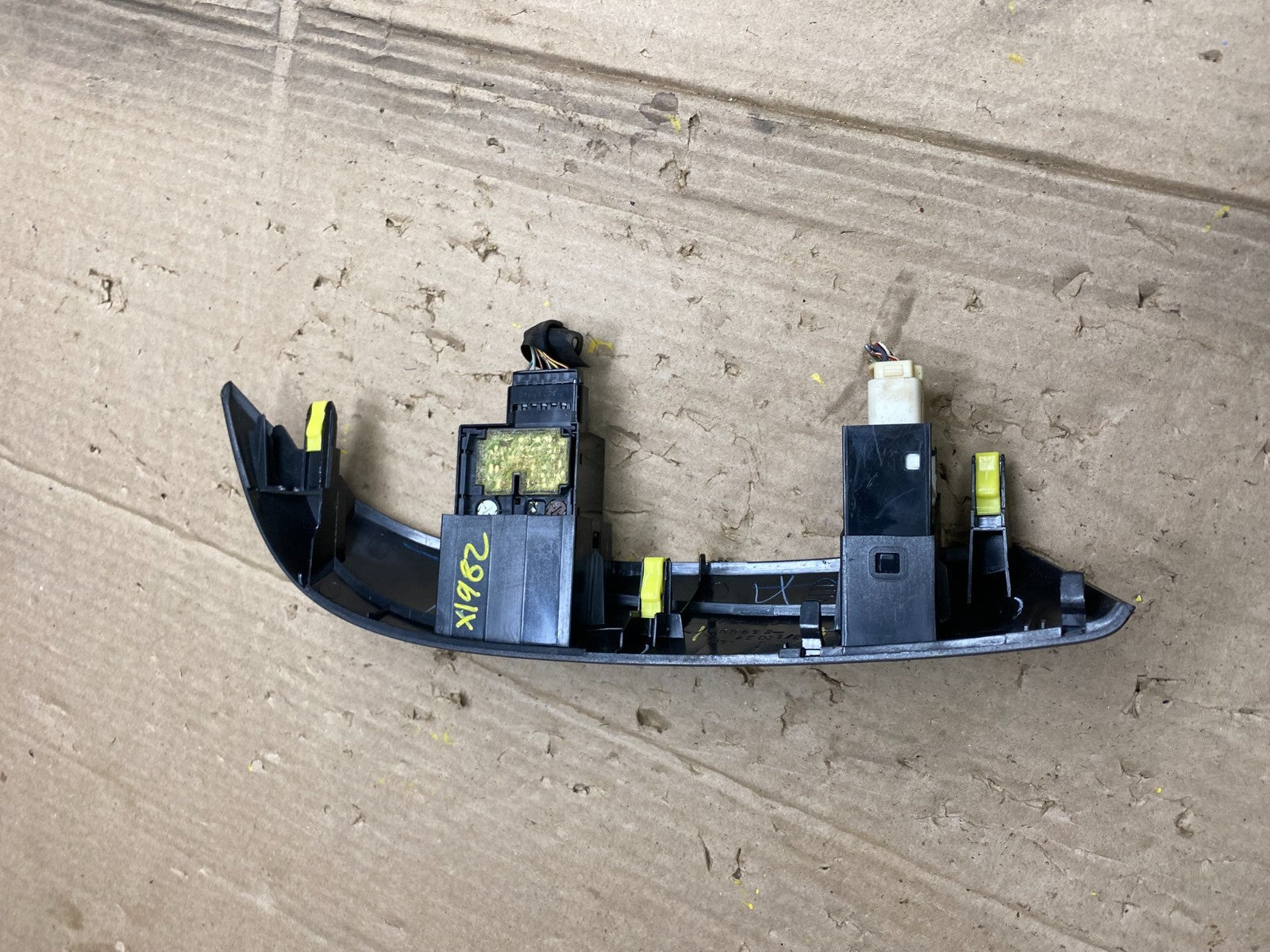 2004 to 2010 Toyota Sienna Left Side Climate Switches Bezel Trim OEM X1982 DG3