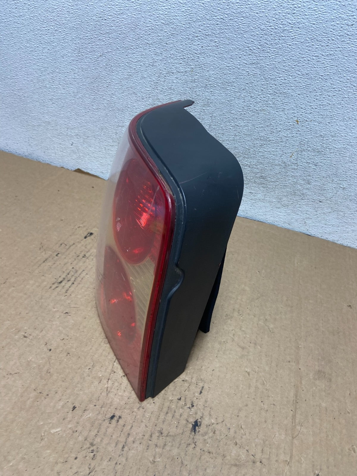 2000 to 2005 Volkswagen Passat B5 Wagon Left Driver Side Tail Light AG2097 DW1